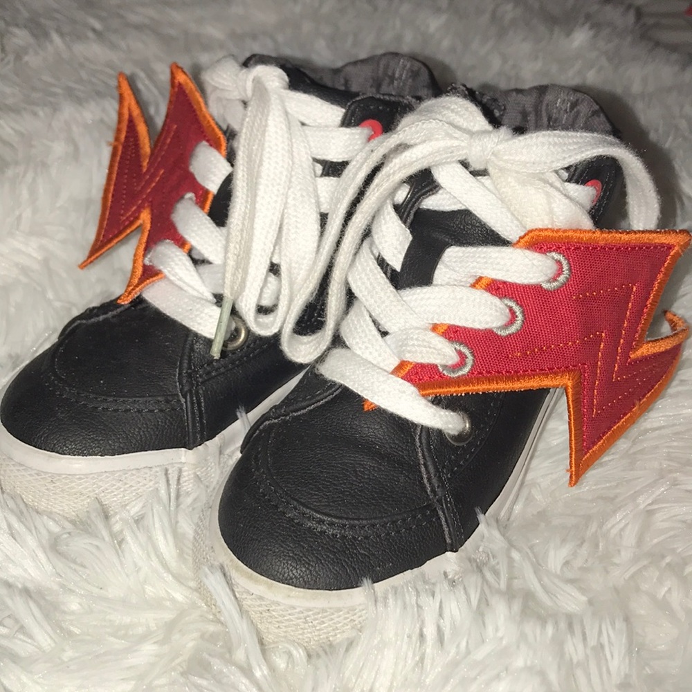 SUPER CUTE CAT & JACK LIGHTNING BOLT SNEAKERS